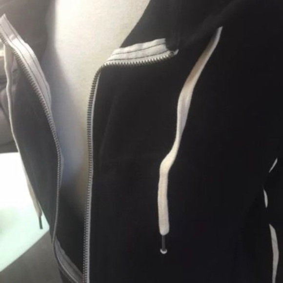 20 Jeans light weight Hoody. Nice comfy lightweight breathable yet warm . - Picture 2 of 3